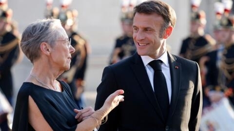 ماكرون يقرر إبقاء إليزابيت بورن على رأس الحكومة الفرنسية
